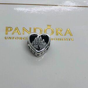 ✨🔥 Pandora New York City Exclusive Heart Moments Charm NYC